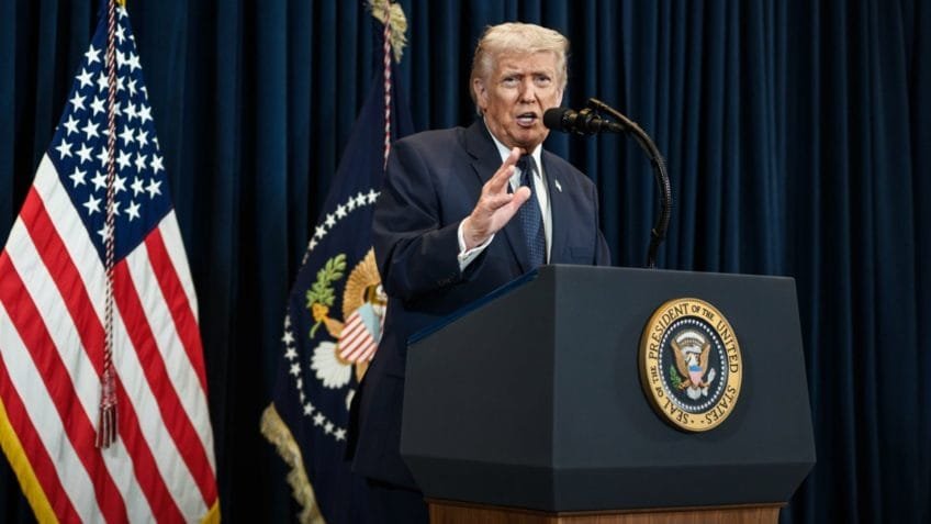 Ao vivo: Trump fala sobre guerra no Irã e resgate de piloto