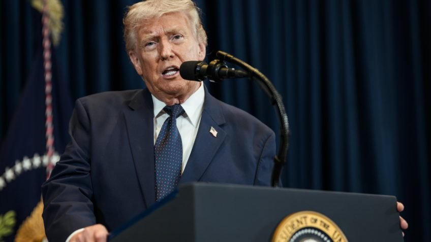 Trump diz que resgate de piloto no Irã mobilizou 155 aeronaves