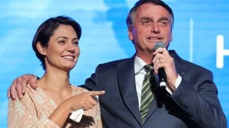Michelle diz que Bolsonaro está melhor e cita 6 dias sem soluços