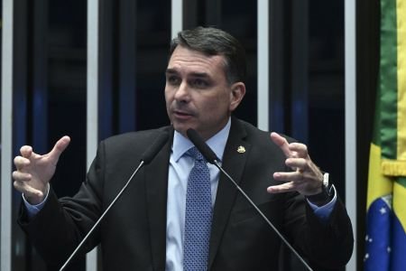 O que disse Flávio Bolsonaro após troca de farpas entre Eduardo e Nikolas