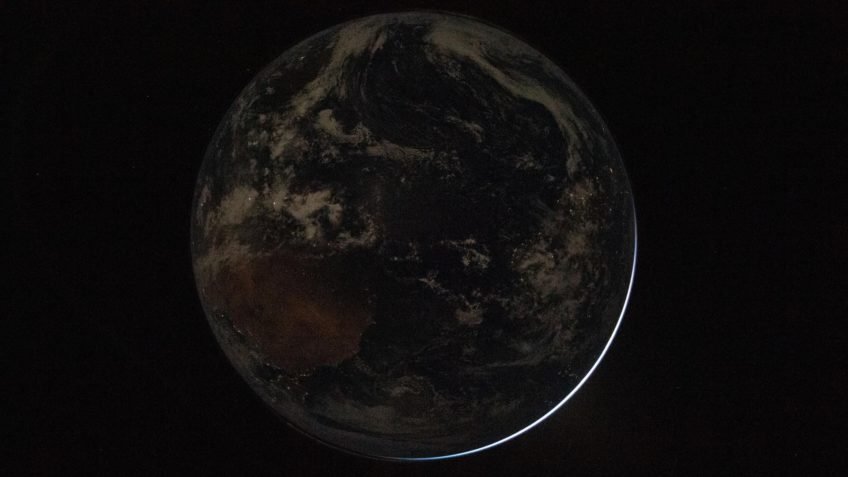 Artemis 2 se torna a missão tripulada mais distante da Terra