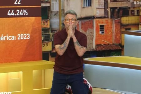 Neto se ajoelha e faz oração ao analisar números de Diniz, próximo do Corinthians