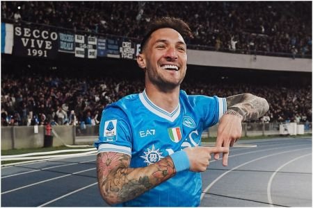 Napoli vence confronto direto com Milan e sege 'caça ao líder' no Italiano