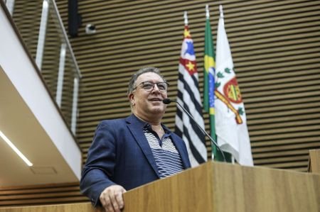 Santos reduz dívidas de curto prazo e recorre menos a bancos em 2025