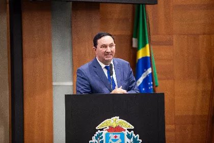 Deputado Valdir Barranco cobra valorização e igualdade de benefícios para professores de MT