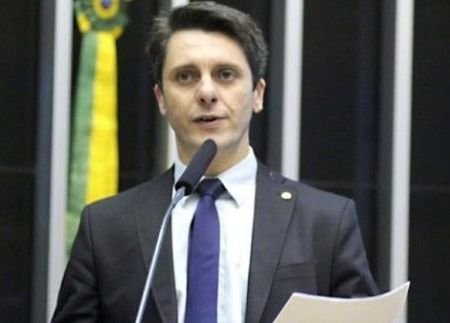 Deputado contrata ‘milícia digital’ para atacar governo e adversários políticos