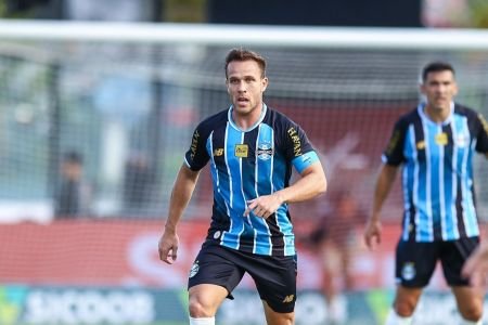 Arthur pode deixar o Grêmio? Entenda situação com Juventus e outro clube interessado
