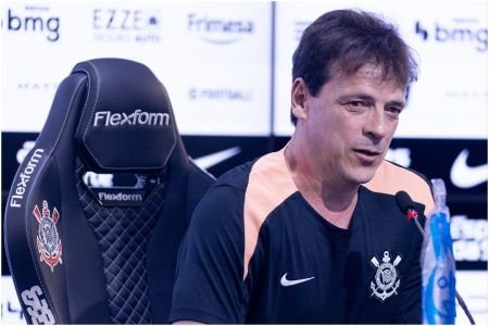 Apresentado, Fernando Diniz explica como pretende montar o ataque do Corinthians