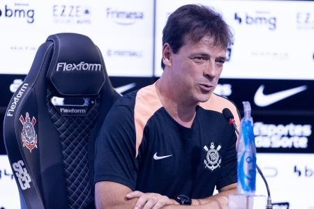 Novo técnico do Corinthians, Diniz projeta relação com Memphis