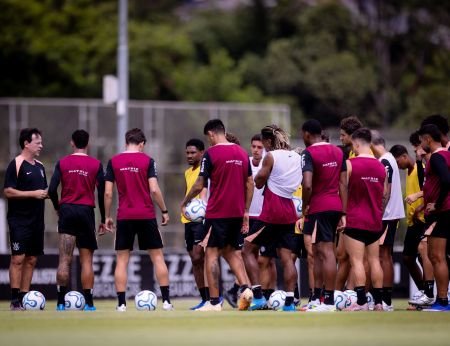 Corinthians: Fernando Diniz faz primeiro trabalho sob olhares de executivos