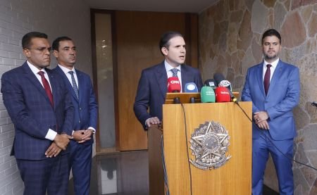 Câmara assume debate da escala 6x1 e prevê votação até maio