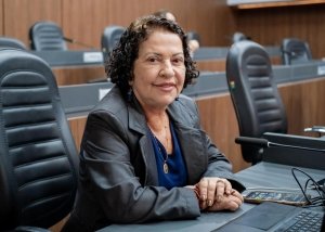 Baixinha Giraldelli parabeniza comunicadores pelo seu dia