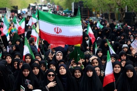 Iranianos fazem correntes humanas em volta de centrais elétricas após ameaças de Trump