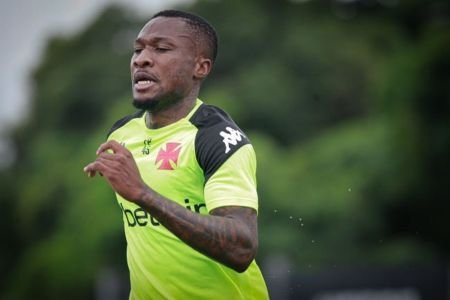 Atacante angolano não será comprado e tem futuro indefinido no Vasco