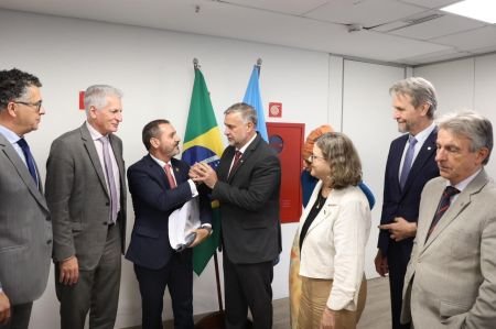 PT apresenta 'Relatório Paralelo' da CPMI do INSS à PF