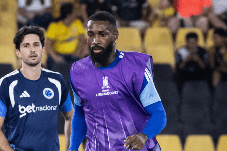 Torcida do Cruzeiro se revolta por atraso em transmissão de estreia na Libertadores