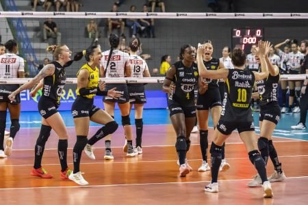 Praia vence Sesi Bauru e enfrentará o Flamengo na semifinal da Superliga Feminina