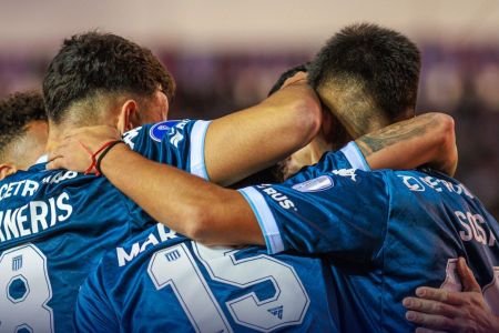 Racing vence Independiente fora de casa e lidera grupo do Botafogo na Sul-Americana