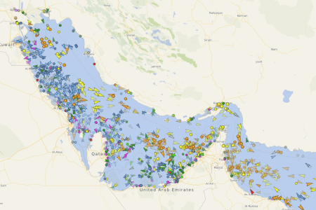 Estreito de Ormuz é reaberto, e navios petroleiros voltam a navegar