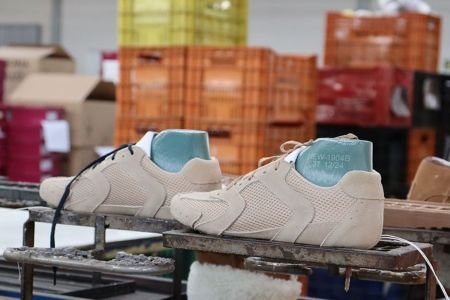 Insumos sobem até 50% e pressionam cadeia da indústria calçadista em Nova Serrana