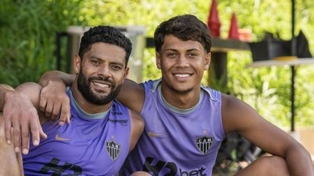 Com o filho mais velho, Hulk vive momento especial no Atlético