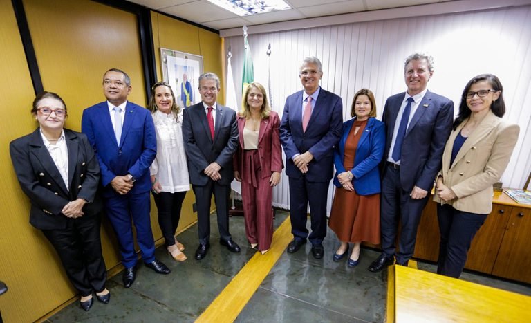 Ministro André de Paula visita Embrapa e reforça prioridade à pesquisa agropecuária