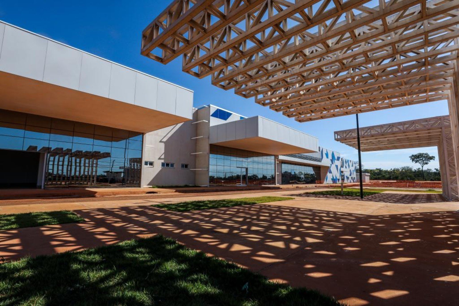 Governo de MT inaugura hospital em Alta Floresta e cumpre agenda em mais 7 municípios do Nortão