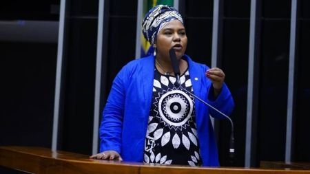 Dandara cita Eduardo Bolsonaro em pedido ao STF contra evasão eleitoral