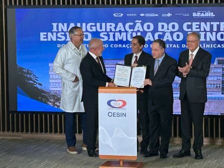 Lula diz que 'gente de iniciativa privada fez do SUS um inimigo'