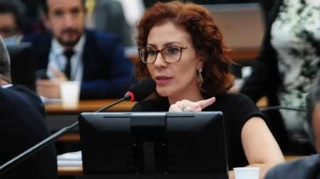 Defesa de Zambelli recorre à última instância contra extradição