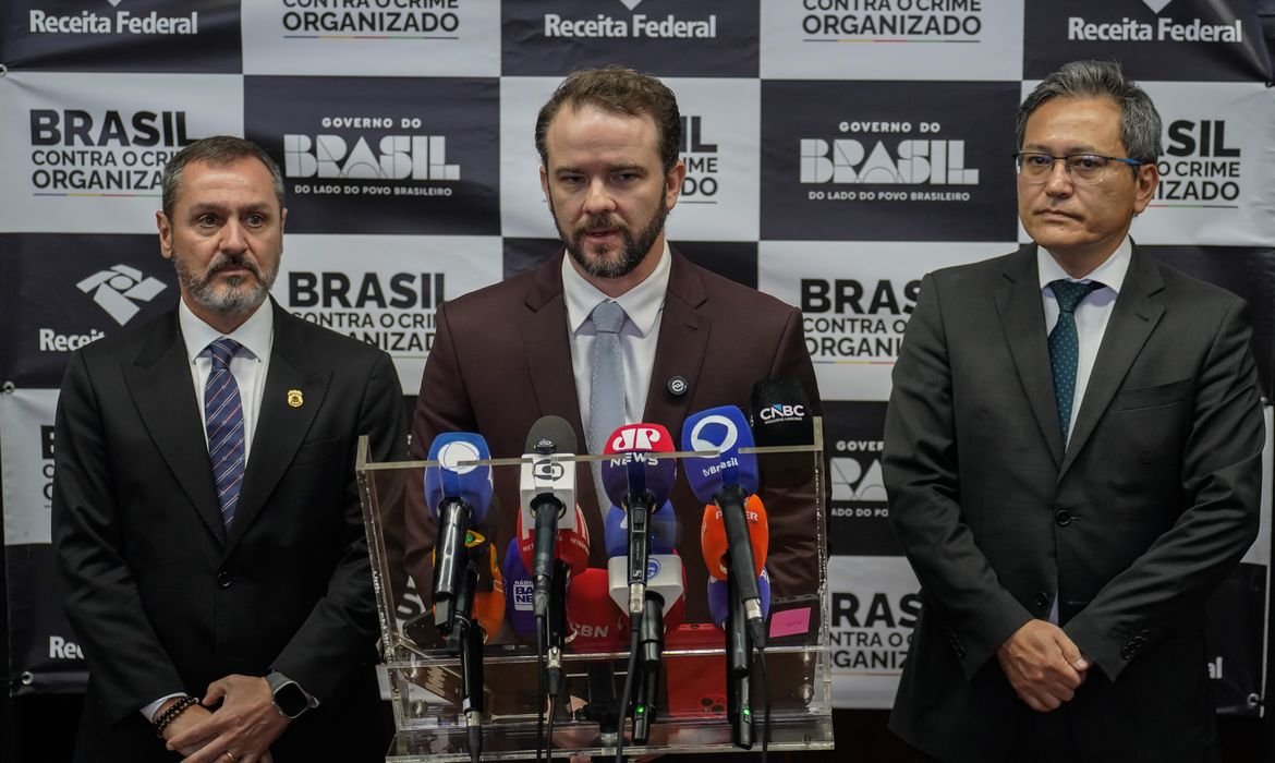 Brasil e EUA anunciam acordo de combate ao tráfico de armas e drogas