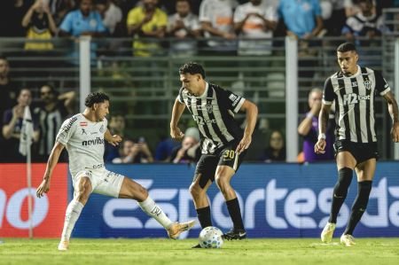Em jogo pouco inspirado, Atlético perde para o Santos de Neymar na Vila