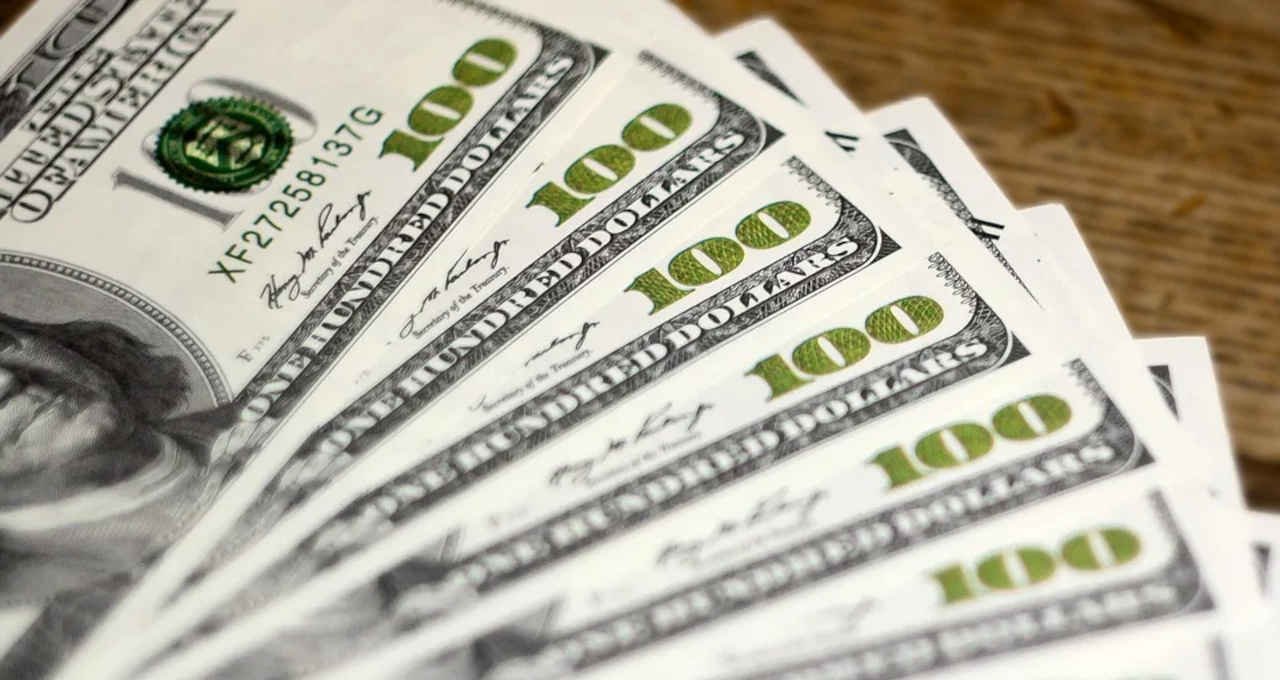 Dólar tem leve alta no Brasil após fracasso nas negociações entre EUA e Irã