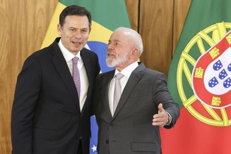Em Portugal, Lula deve falar sobre lei que endurece regras para brasileiros