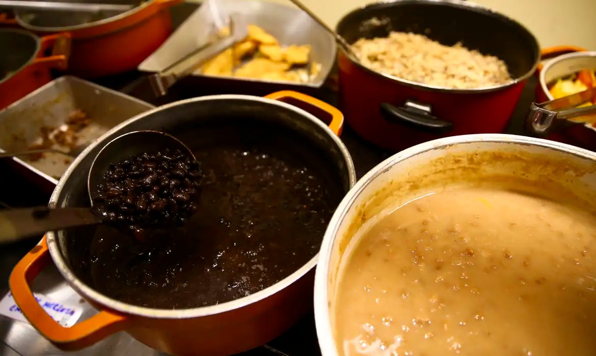 Estudo alerta para falta de acesso a alimentação saudável em favelas