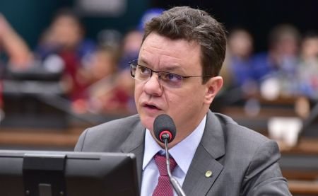 Odair Cunha é favorito na disputa ao TCU