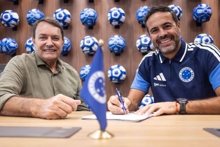 Patrocinador bilionário manda recado após Cruzeiro renovar com Artur Jorge