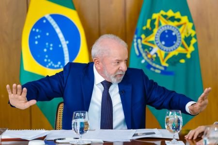 Lula envia ao Congresso projeto de lei para acabar com a escala 6x1