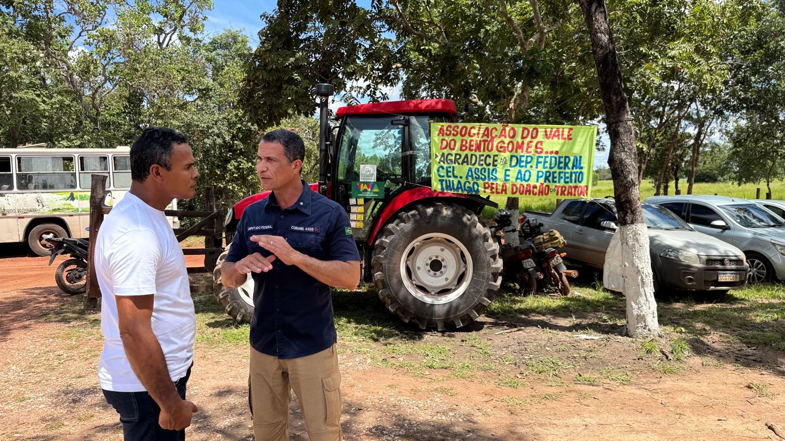 Coronel Assis fortalece campo com entrega de tratores para comunidades rurais de Várzea Grande