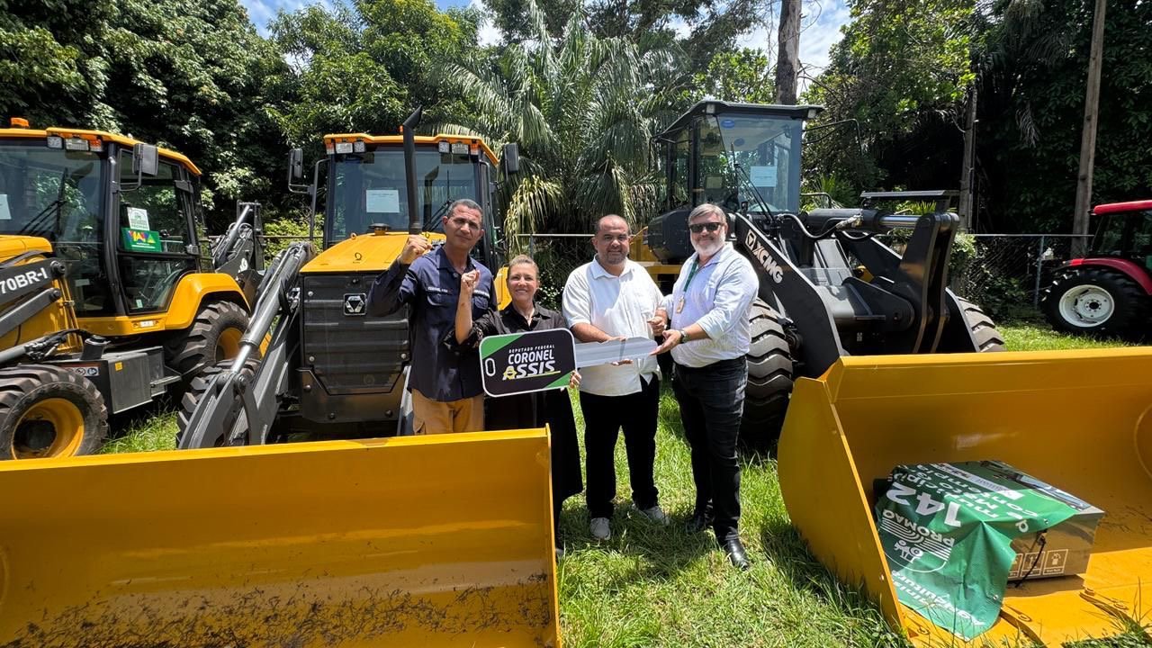Em menos de 24 horas, Coronel Assis entrega mais R$ 1,7 milhão em veículos e equipamentos para Várzea Grande