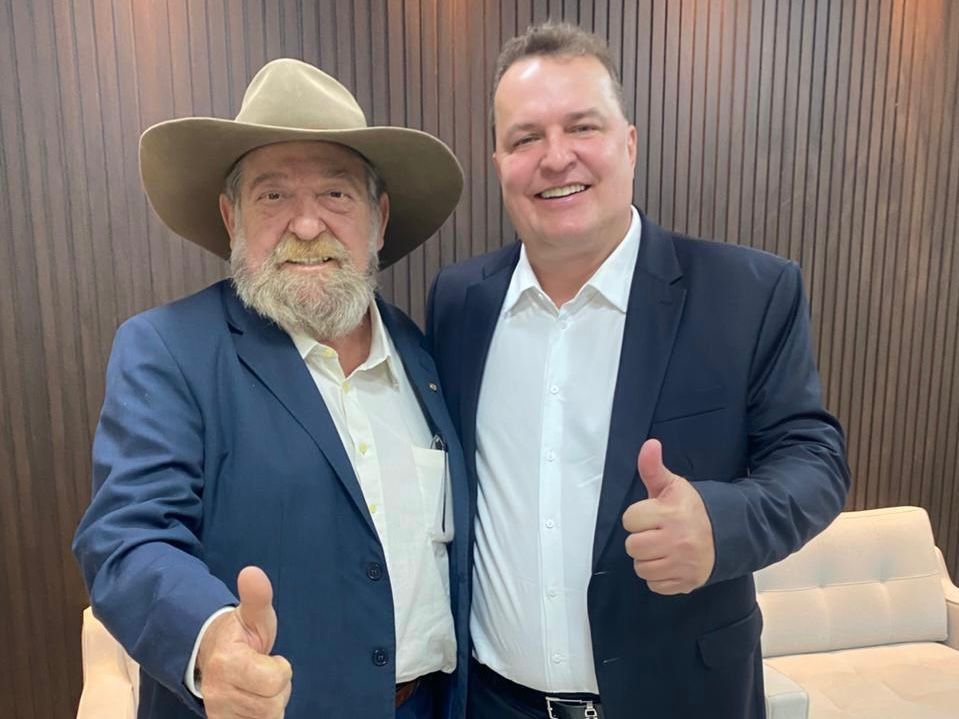 Barbudo se filia ao Podemos a convite de Max Russi